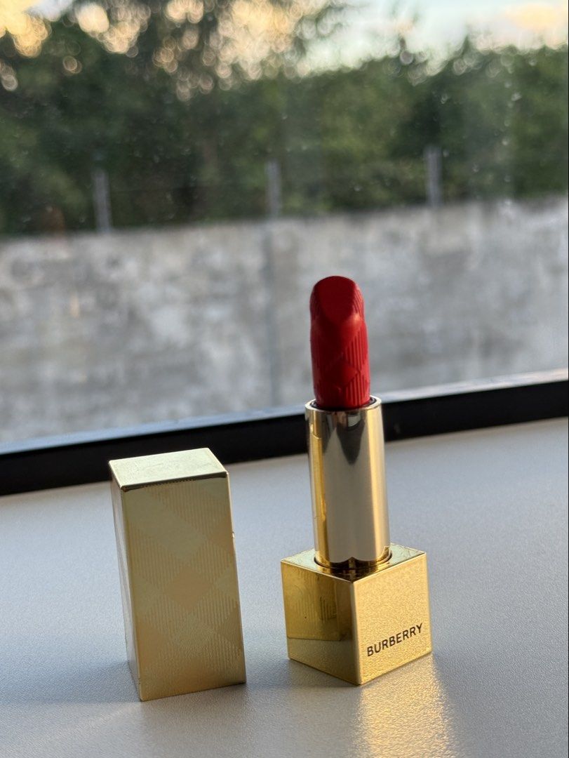 Burberry Kisses lipstick (Category: Makeup) located in Cavite. Submitted by rexiedebelen (Listing ID 1448013762, Image 1). Description: .