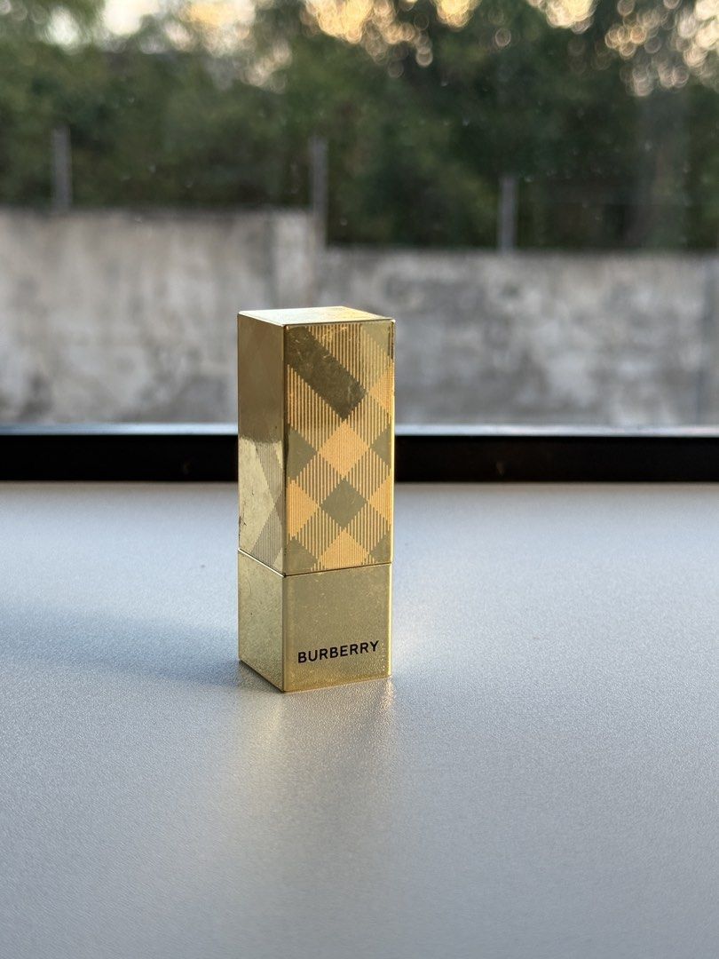 Burberry Kisses lipstick (Category: Makeup) located in Cavite. Submitted by rexiedebelen (Listing ID 1448013762, Image 2). Description: .