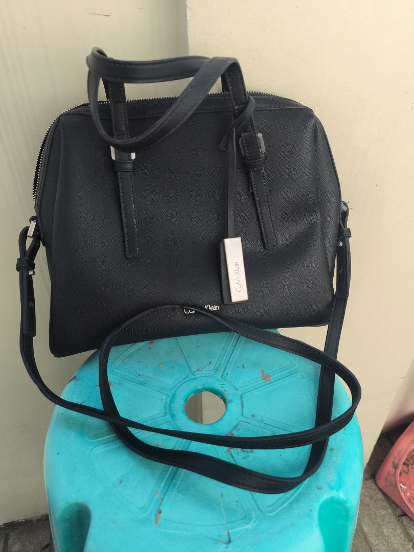 Calvin Klein Black Leather Satchel Handbag (Category: Luxury Bags & Wallets) located in Cavite. Submitted by Combiishop (Listing ID 1447888165, Image 3). Description: - Genuine textured leather in classic black - Versatile top handles and detachable shoulder strap - Secure zipper closure - Organized interior with multiple pockets - Timeless and simple design, ideal for daily use original po ito from munich germany 1month use lang negotiable.