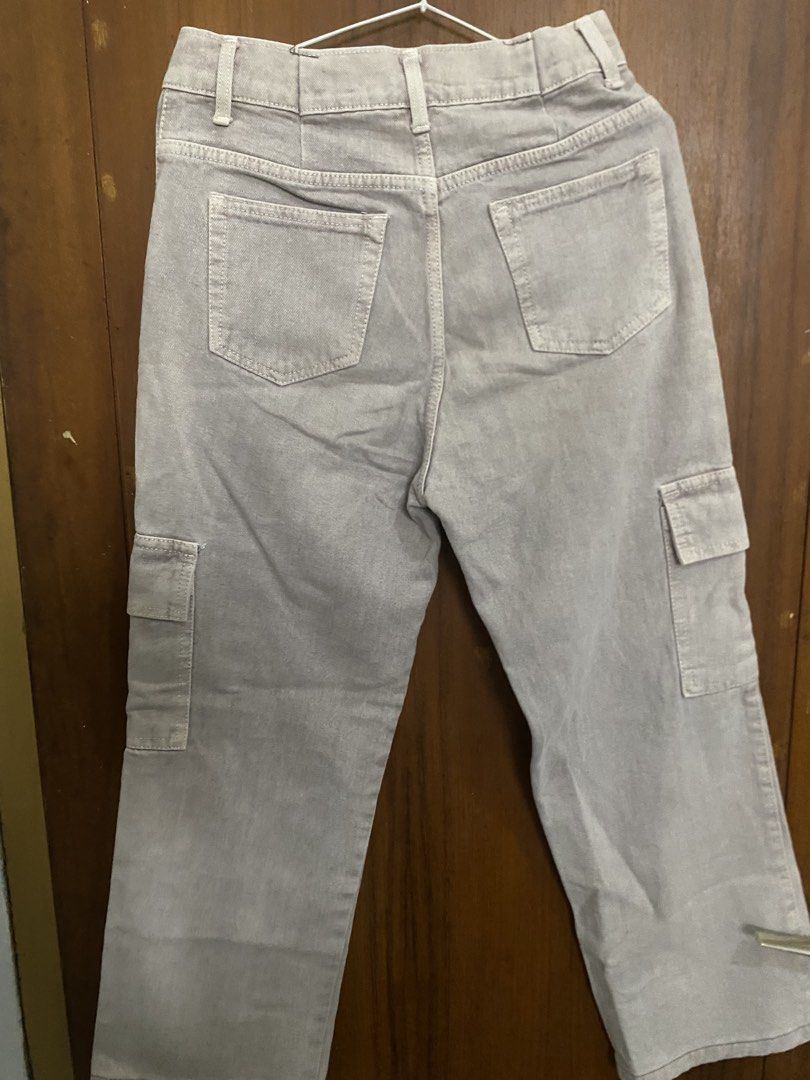 cargo pants abu jeans (Kategori: Bawahan) berada di Depok. Dikirim oleh mphiyum (ID iklan 1447939693, Gambar 2). Deskripsi: LP 74 P 93 LPH 56 ❌ no minus bisa oyen🍊 bisa manual 💳.