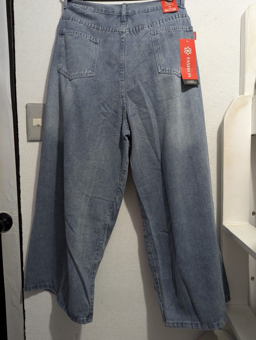 Cargo Wide Leg Denim Pants / Jeans (Category: Jeans) located in Pasig City. Submitted by igustnik (Listing ID 1447884681, Image 2). Description: RFS: DECLUTTERING SIZE 36 ON TAG.