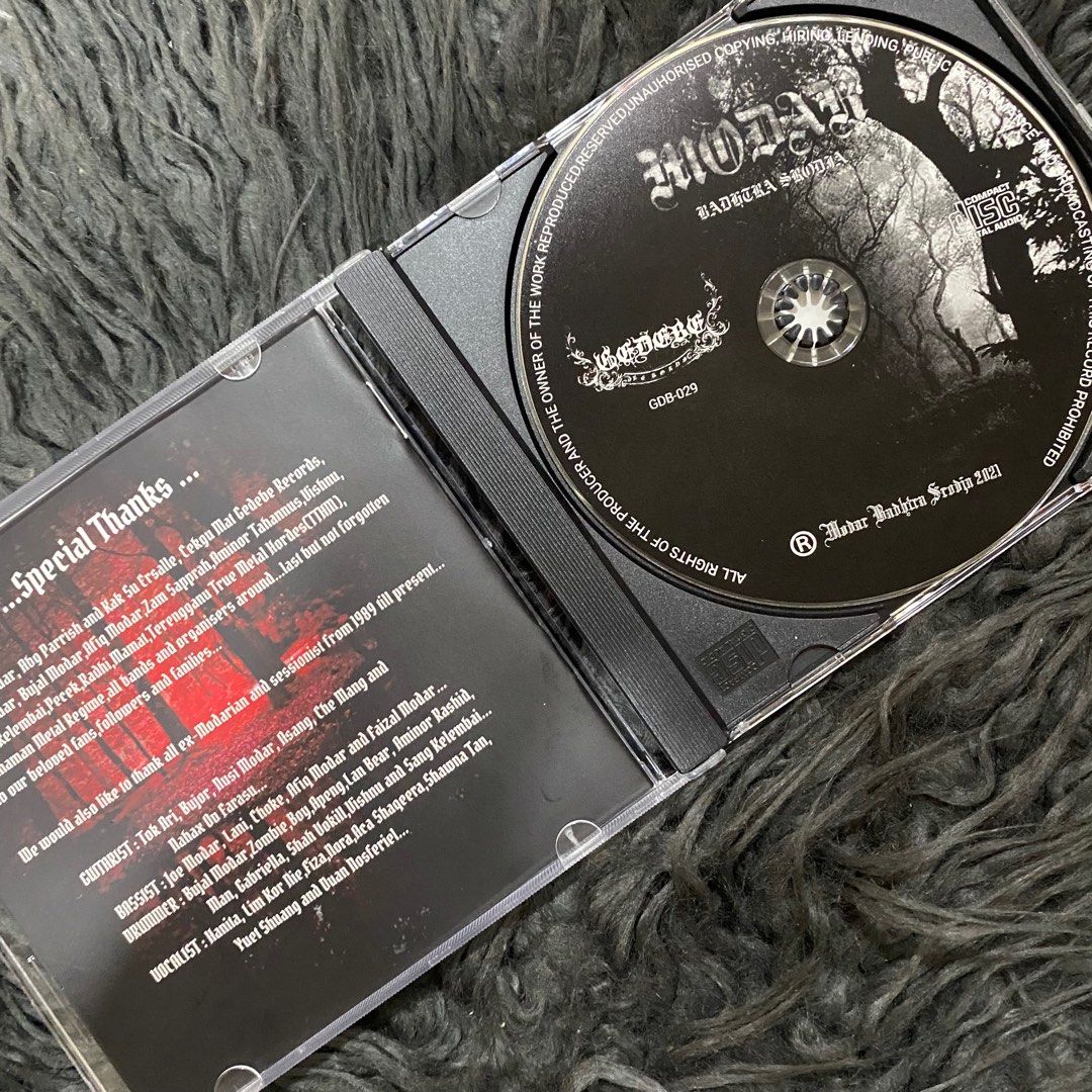 CD MODAR (Category: CDs & DVDs) located in Ketereh. Submitted by sevenstore_ (Listing ID 1447959635, Image 2). Description: CD UNTUK DIJUAL (Used) CD MODAR RM 25 Add RM10 sem,ss RM 16 .