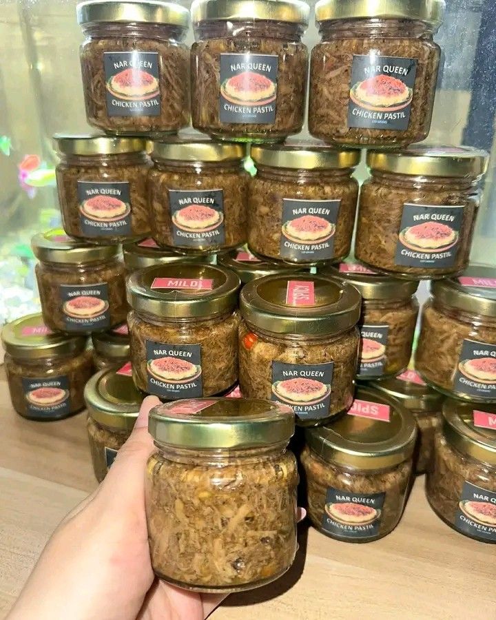 Chicken Pastil (Category: Packaged & Instant Food) located in Manila. Submitted by mightycloud_1992 (Listing ID 1448016155, Image 1). Description: "Saktong sakto para sa biglaang Cravings" Siksik sa laman yarrrn😋 Chicken Pastil in a jar 120ml Original & Spicy flavor Shelf Life: 3-6 months #chickenpastil #pastil .
