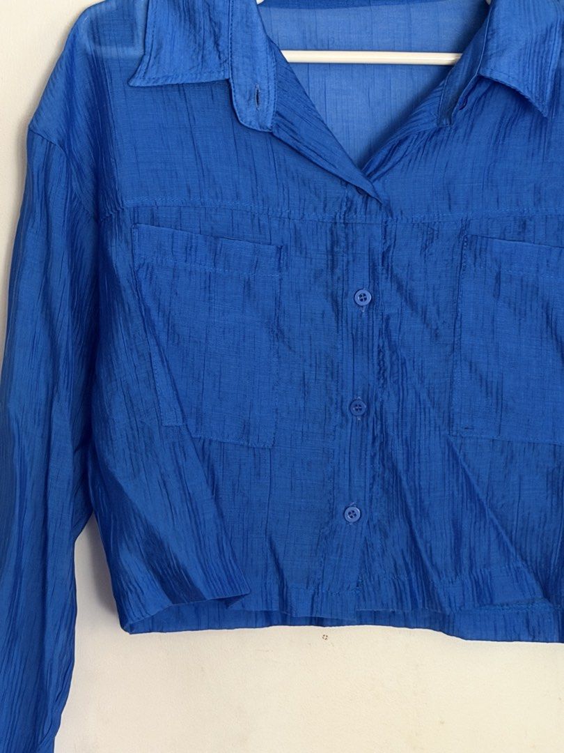 CHOEGO Blue Textured Cropped Button-Up Shirt (Category: Longsleeves) located in Angeles City. Submitted by endzn (Listing ID 1447934266, Image 2). Description: - Blue cropped shirt from CHOEGO - Textured fabric - Two chest pockets - Button-up front with collar - Long sleeves - Easy to style for casual or dressed-up looks.