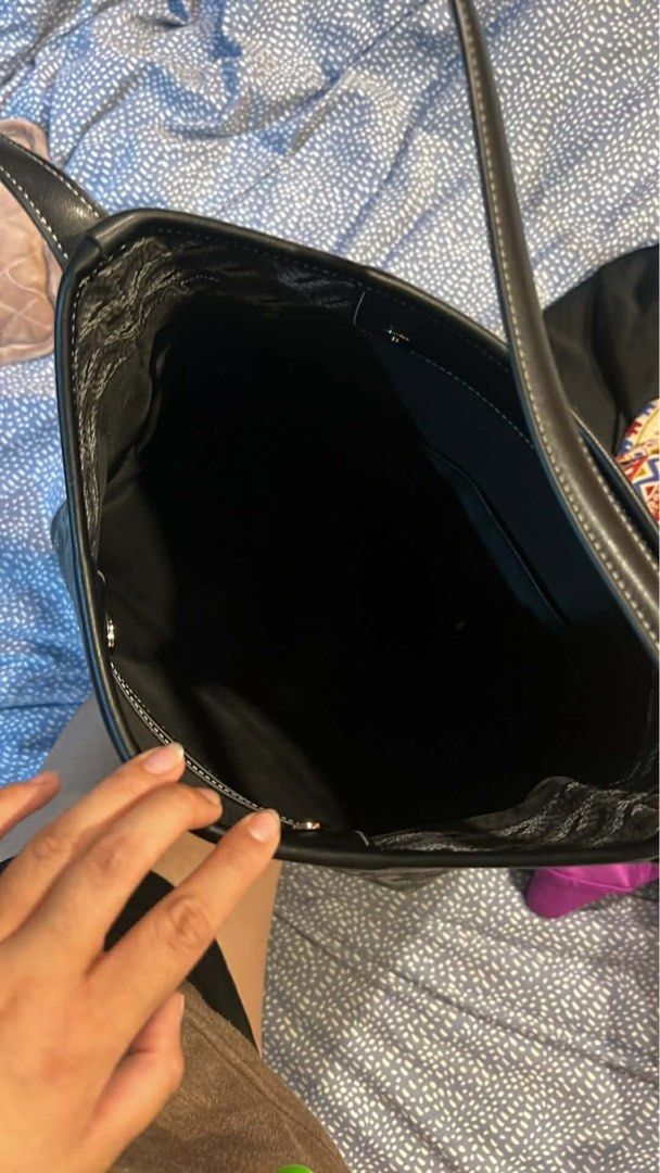 Christy Ng Alesso Medium Black bag (Category: Shoulder Bags) located in Cagayan de Oro. Submitted by wearmeagain_mk (Listing ID 1447892107, Image 3). Description: NO FLAWS RFS - NOT MY TYPE ORIGINAL BOUGHT IN MALAYSIA.
