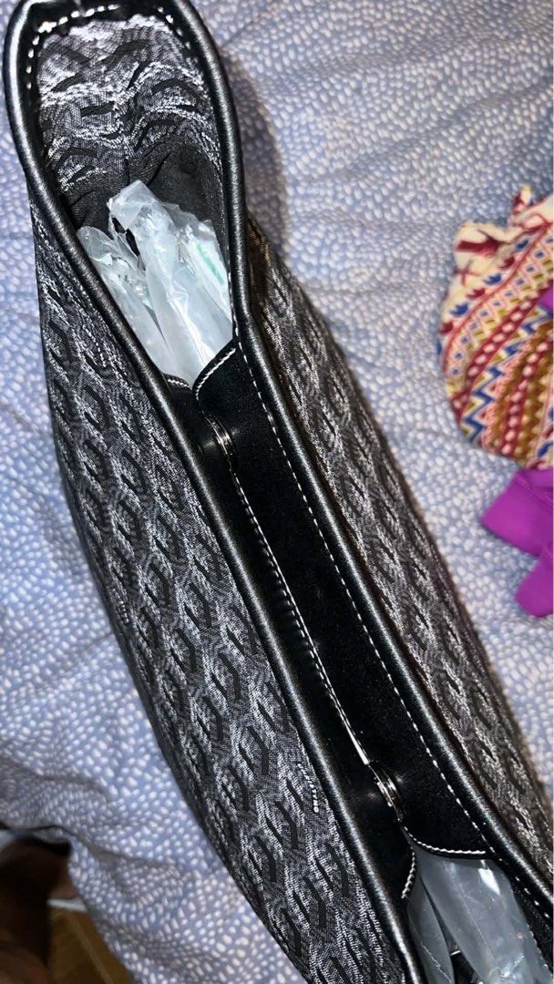 Christy Ng Alesso Medium Black bag (Category: Shoulder Bags) located in Cagayan de Oro. Submitted by wearmeagain_mk (Listing ID 1447892107, Image 2). Description: NO FLAWS RFS - NOT MY TYPE ORIGINAL BOUGHT IN MALAYSIA.