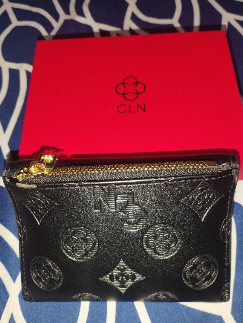 CLN Black Embossed Wallet with Box (Category: Wallets & Card holders) located in Quezon City. Submitted by tiarahdelvs (Listing ID 1448050307, Image 3). Description: - Sleek black CLN wallet - Features an elegant embossed pattern - Comes with its original red box & dust bag - Compact size, ideal for carrying essentials - Secure zipper closure on one side Message me for more pictures & video MOP: Gcash or Maribank.