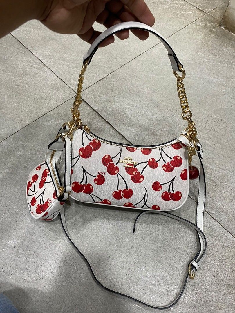 coach bag (Kategori: Tas & Dompet) berada di Batam. Dikirim oleh zadaaqilahamorashop (ID iklan 1447933204, Gambar 1). Deskripsi: .