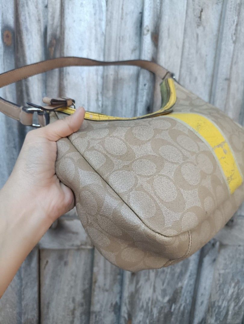 COACH Original Handbag noser tembus (Kategori: Tas & Dompet) berada di Pandak. Dikirim oleh muchan_preloved (ID iklan 1447914003, Gambar 2). Deskripsi: noser tembus kondisi seperti di foto.