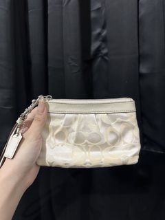 (Category: ) located in . Submitted by preloved__835 (Listing ID 1448038071, Image 1). Description: .