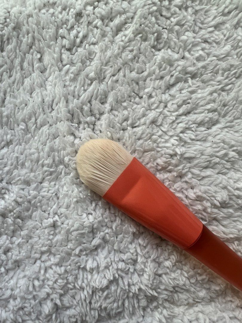 Colourette Face Brush - Foundation Brush (Category: Makeup) located in Bacoor. Submitted by dclttrng171 (Listing ID 1447884826, Image 2). Description: Used only twice. Thoroughly cleaned after usage. Perfect for spreading liquid foundation..