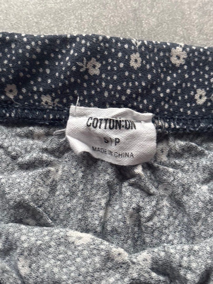 Cotton On Floral Maxi Skirt (Category: Dresses) located in Cavite. Submitted by pre.chesca (Listing ID 1447979087, Image 2). Description: - maxi skirt - s on tag.