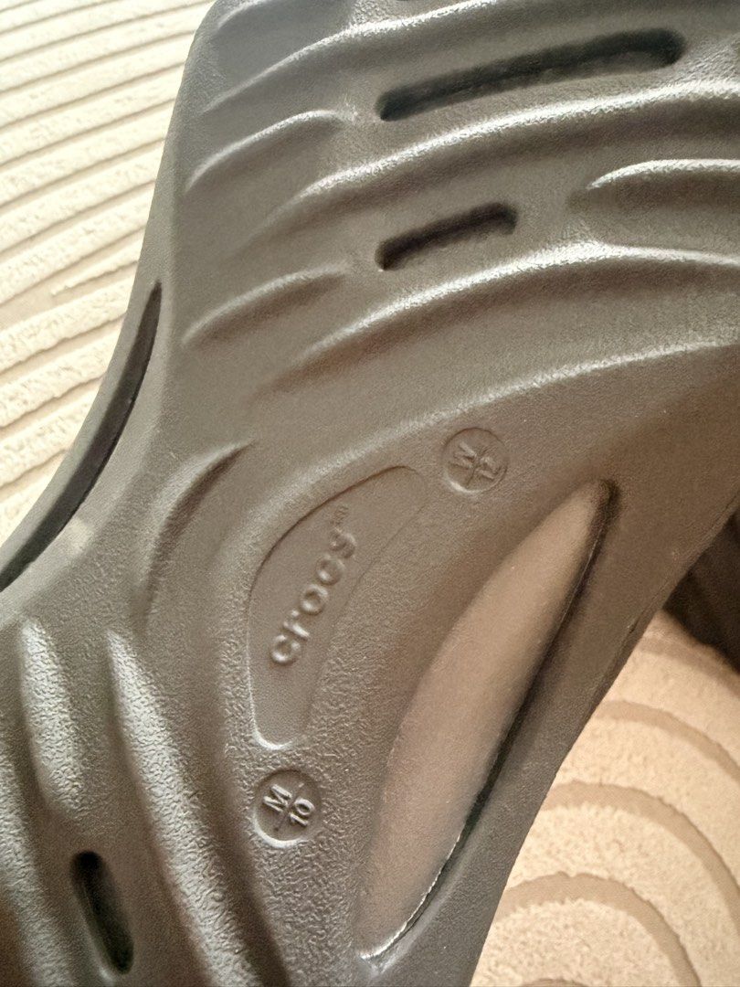 Crocs Echo Wave Clogs (Category: Slippers & Slides) located in Taytay. Submitted by stylemomma (Listing ID 1447902078, Image 2). Description: - Brand new Crocs Echo Wave Clogs - Color: Black - Size: US M10 / W12 (EUR 43-44) - Condition: Unworn, with original tags attached - Style: Modern, comfortable, and versatile.
