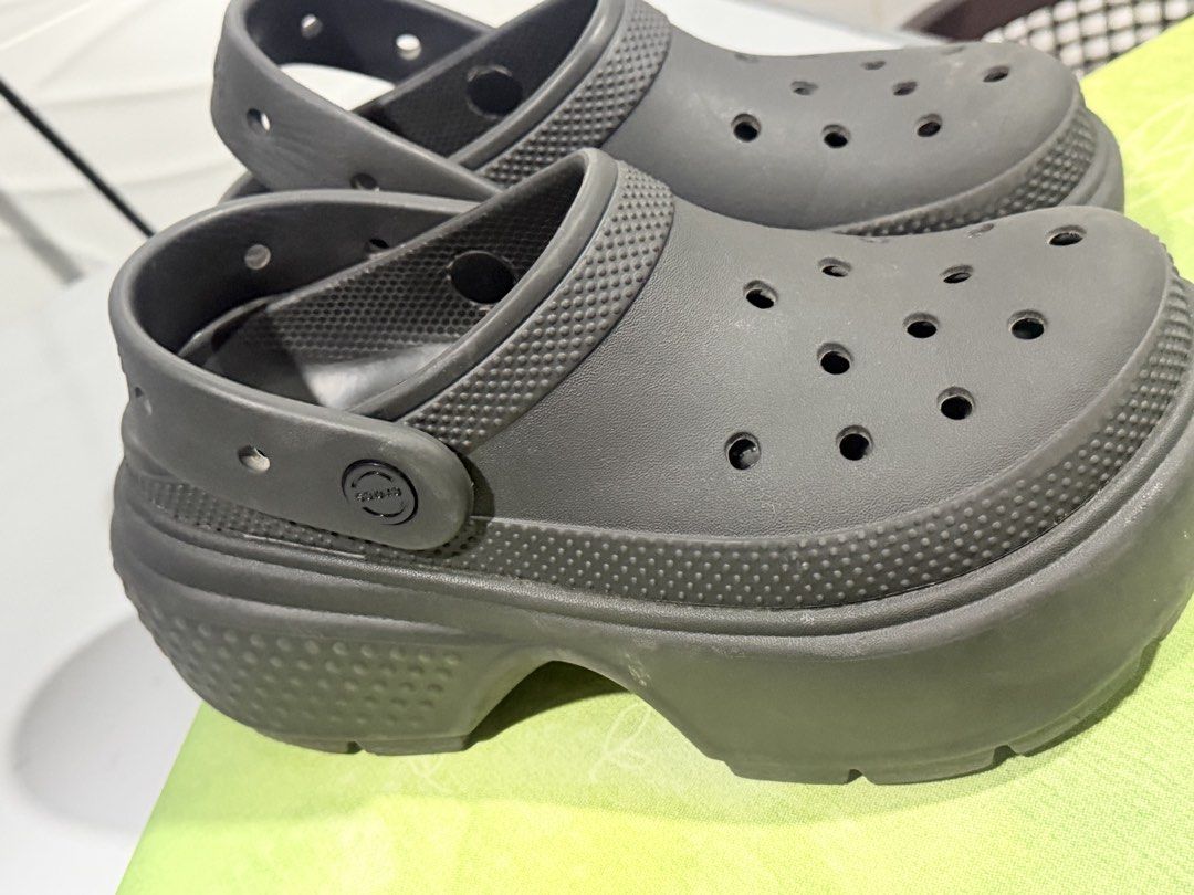 Crocs stomp clog (Category: Sandals) located in Sungai Buloh. Submitted by yellxw (Listing ID 1447921027, Image 3). Description: - Black Crocs platform clogs -Comfortable and easy to clean Lightly used -original bought from OU store nego till letgo.