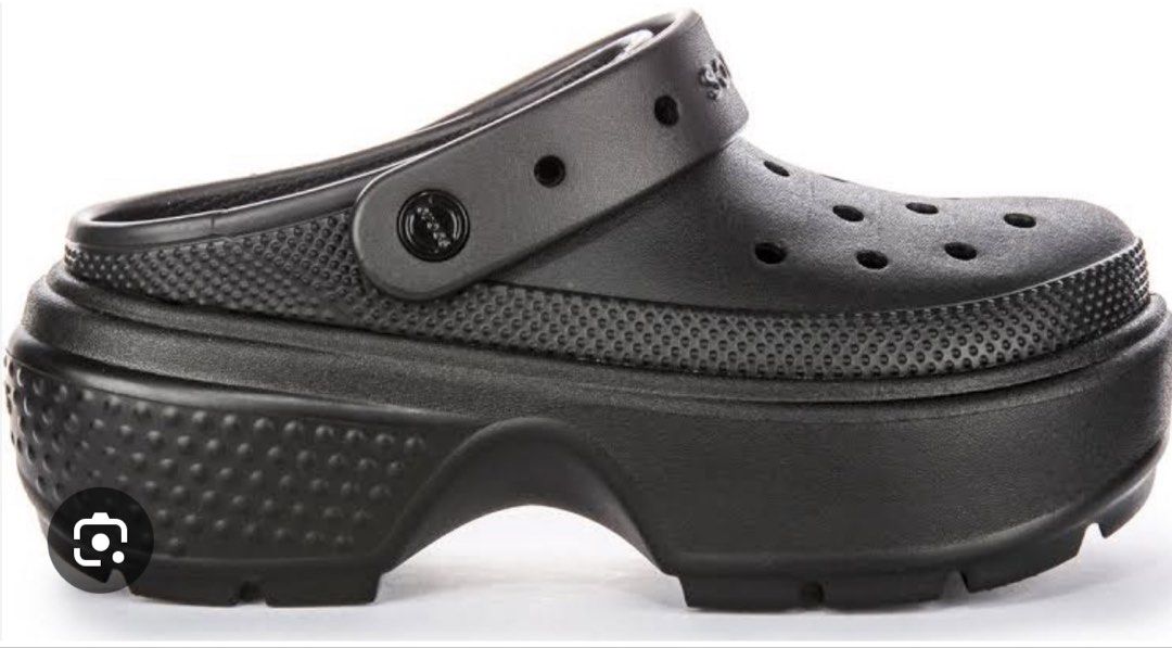 Crocs stomp clog (Category: Sandals) located in Sungai Buloh. Submitted by yellxw (Listing ID 1447921027, Image 2). Description: - Black Crocs platform clogs -Comfortable and easy to clean Lightly used -original bought from OU store nego till letgo.