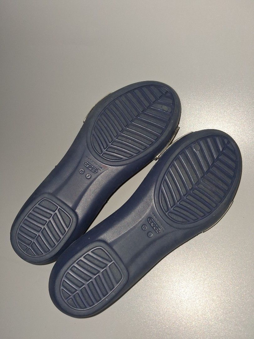 Crocs slides (Category: Slippers and slides) located in Giporlos. Submitted by berniee21 (Listing ID 1447903861, Image 3). Description: .