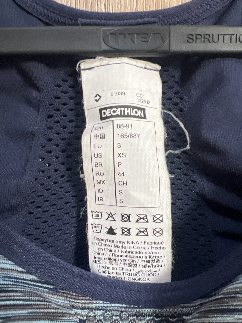 Decathlon Sports Bra (Category: Activewear) located in Paranaque City. Submitted by keithil (Listing ID 1447980917, Image 2). Description: - Decathlon Sports Bra - Size: S - Color: Blue and Grey.