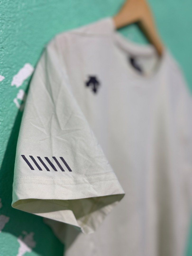 Descente Running Dri Fit Tee (Category: Activewear) located in Baguio. Submitted by ragstorichesph (Listing ID 1448026629, Image 3). Description: descente running drifit material authentic excellent to as new W21 L28 (stretchable) has minor washable stains baguio.