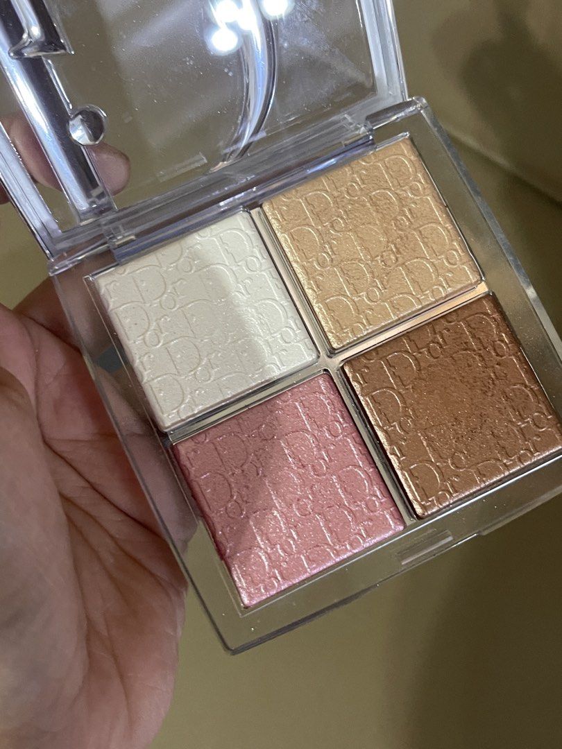 Dior Backstage Glow 001 Palette (New Packaging) (Category: Makeup) located in Paranaque City. Submitted by lovenclutter (Listing ID 1447965168, Image 3). Description: - No lowballers please 🥹 Need funds for school - Used a few times but I don’t end up using it a lot because I’m not a highlight girly - Bought from Mishizu, authentic luxury product reseller on 🕰️.