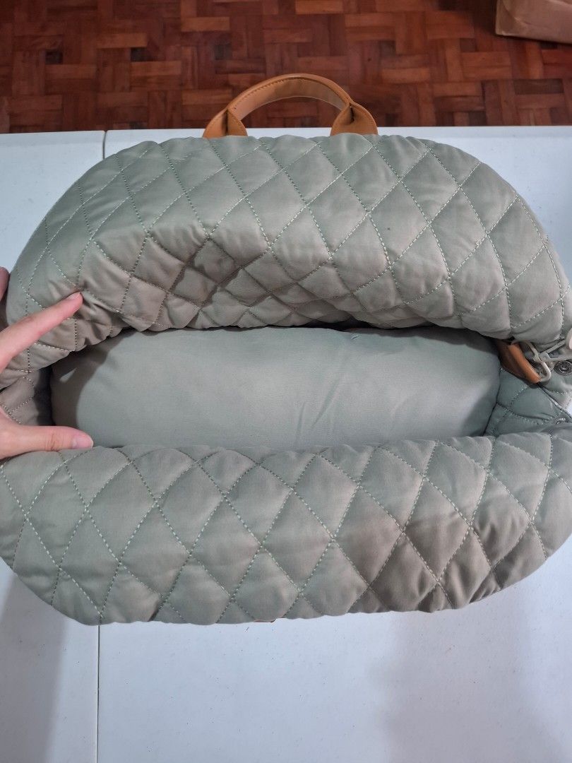 Dog Carrier Car seat (Category: Homes & Other Pet Accessories) located in Quezon City. Submitted by the-find (Listing ID 1448069033, Image 3). Description: Hardly used. Original price 1,800..