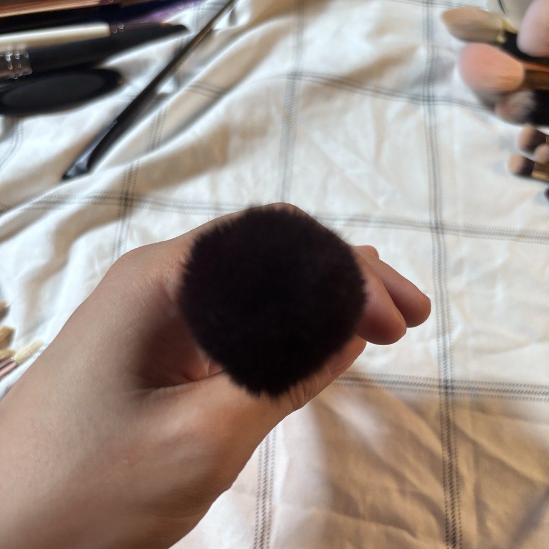 Etude House powder brush (Category: Makeup) located in Paranaque City. Submitted by graceyy.rp (Listing ID 1447966283, Image 2). Description: FS: Etude House Brush 140 Powder - ₱200 FIRM K-beauty powder brush, fluffy dome shape. Pwede for powder/blush/bronzer. Condition: Preloved, washed & sanitized. Bristles intact, no shedding or splay. Handle with minor scratches lang. Legit Etude House. RFS: Decluttering, need funds Pick-up Manila / Lalamove 