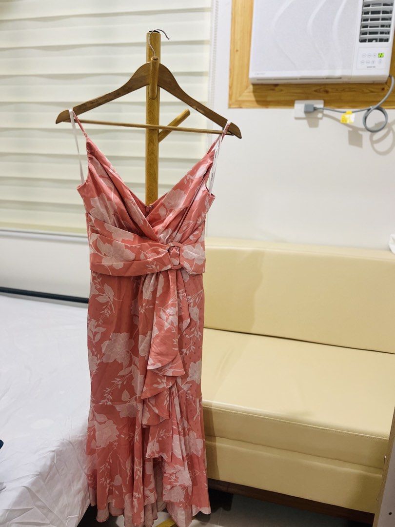 Evernew gown dress (Category: Dresses) located in Quezon City. Submitted by rcgilrmo (Listing ID 1448051081, Image 1). Description: Used it only once. Original price is 7K+ but got it on sale 4K+.