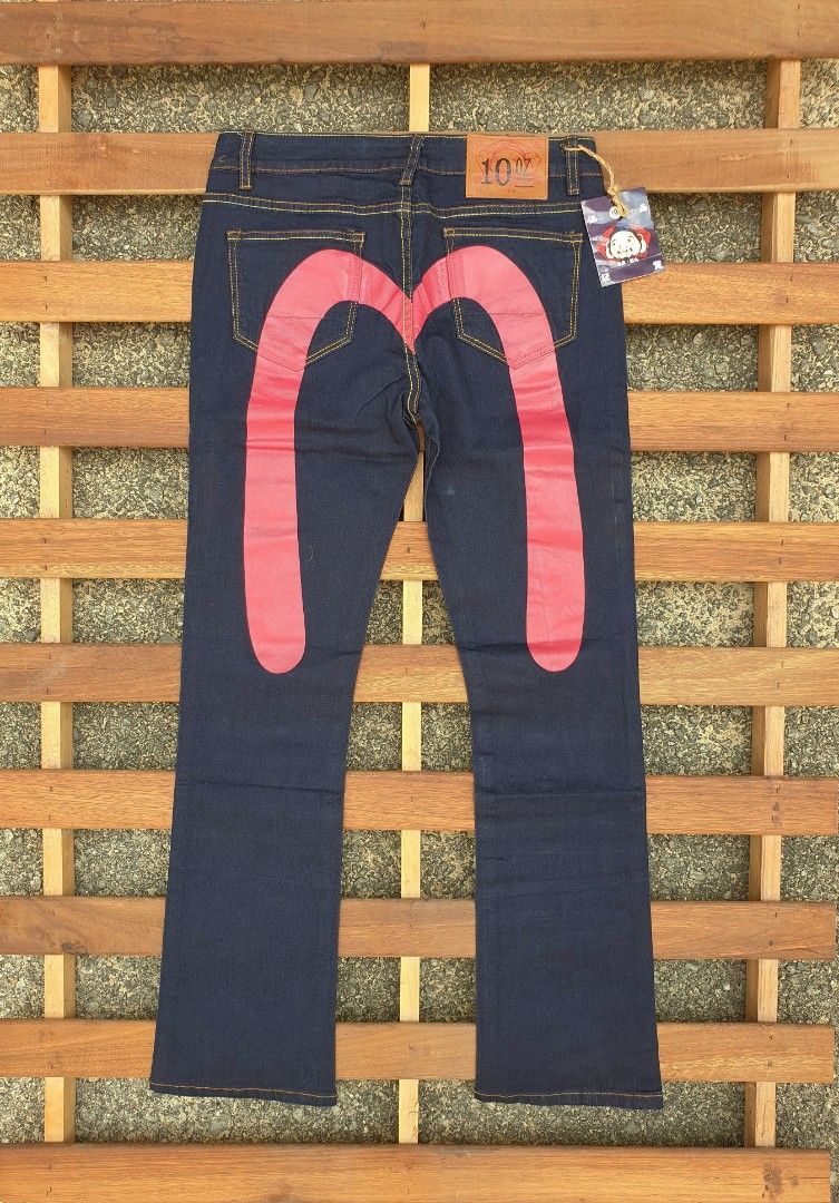 Evisu Dark Wash Jeans with Pink Seagull Logo (Category: Jeans) located in Ketereh. Submitted by muhdfahmie138 (Listing ID 1448055953, Image 2). Description: Pinggang 30 Condition new Navy blue colors .