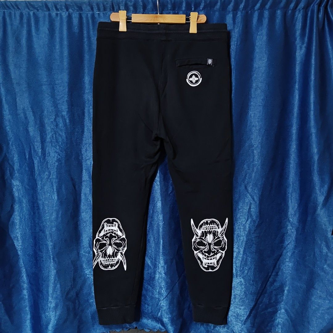 EVISU KURO JOGGER PANTS (Category: Joggers) located in Makati City. Submitted by upcycled.closeth (Listing ID 1448034397, Image 2). Description: - Authentic Evisu kuro product - Black, Jogger pants - Size: Large (men's) - Weistline: 34-36 - length: 40 - Authentic - flaws: No flaws - Excellent condition - Need wash, fresh from bale - Features design of evisu kuro Japan style - Material: 100% Cotton !!STILL NEGOTIABLE!!.