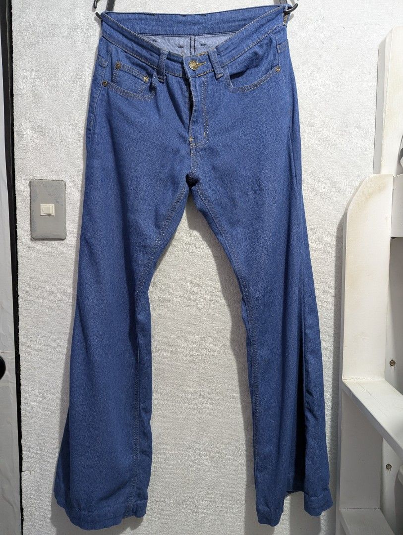 Flare Denim Pants / Jeans (Category: Jeans) located in Pasig City. Submitted by igustnik (Listing ID 1447884779, Image 1). Description: RFS: DECLUTTERING SIZE 28 ON TAG STRETCHY KAYA FIT 28 HANGGANG 30.