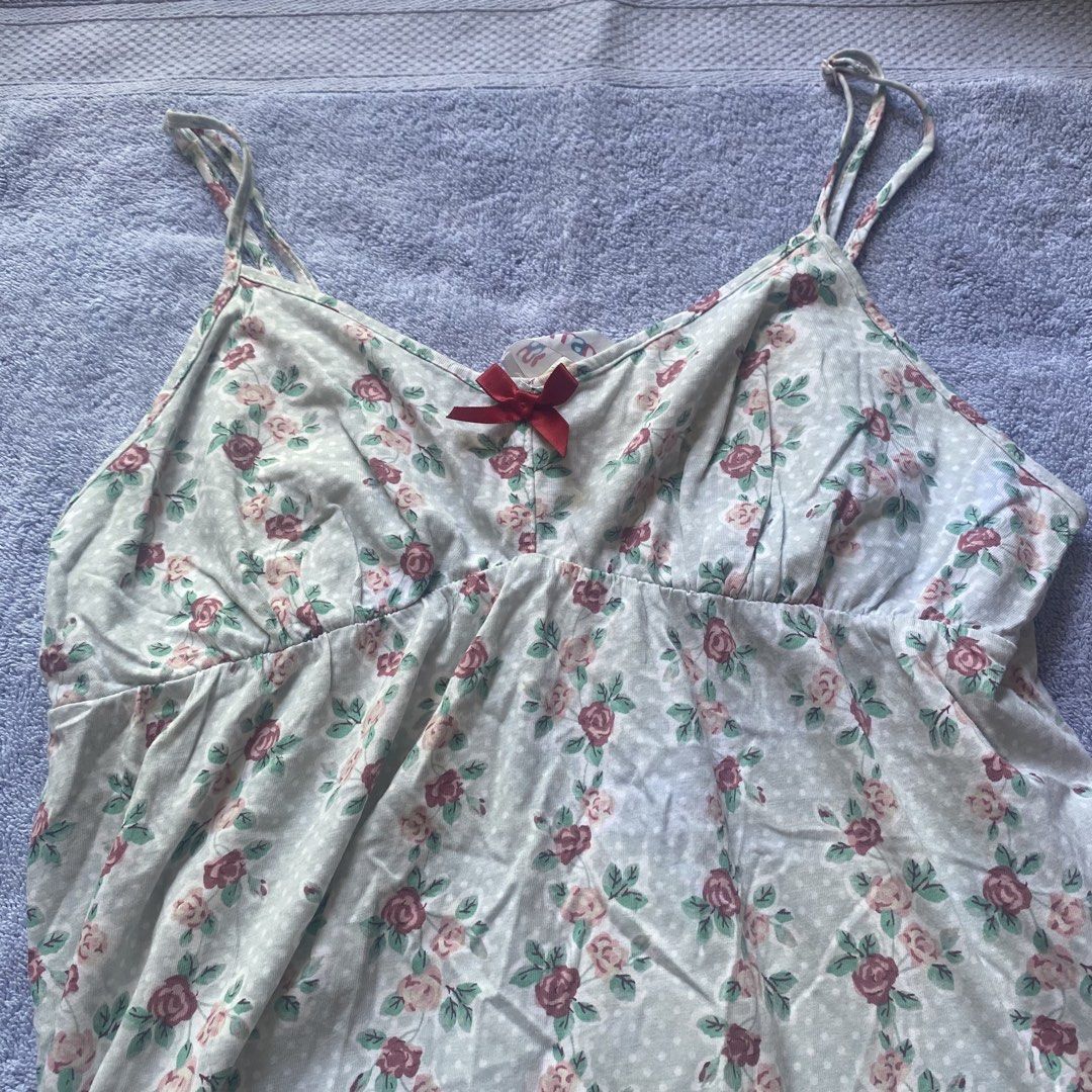Floral Camisole Top (Category: Sleeveless) located in Taguig. Submitted by floatingpoints (Listing ID 1447931655, Image 3). Description: tag says medium but it can fit small (flowy fit) RFS: not my style anymore loc: qc/taguig mop: gcash only mod: j&t or lalamove (within mm) pls manage your expectations since these are all preloved, unless tagged as bnwt :).