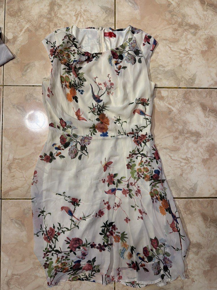 Flower Dress Women (Kategori: Gaun & Rok) berada di Jakarta Pusat. Dikirim oleh cutieroseanne (ID iklan 1447999692, Gambar 1). Deskripsi: preloved dress floral wanita kondisi mulus, tanpa robek/noda hanya beberapa kali pakai dijual karena mau pindahan bisa via oren🍊.