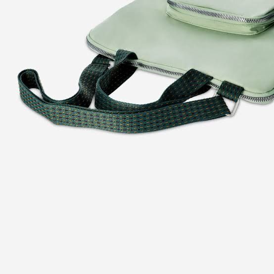 Flying Tiger Laptop Sleeve (Category: Laptop Bags & Sleeves) located in Quezon City. Submitted by mariaelaine_ (Listing ID 1447919898, Image 2). Description: Laptop Sleeve 15-inch Dimensions: 28 x 38.5 x 2 cm Color: Serene Green Material: Polyester No issues or flaws.