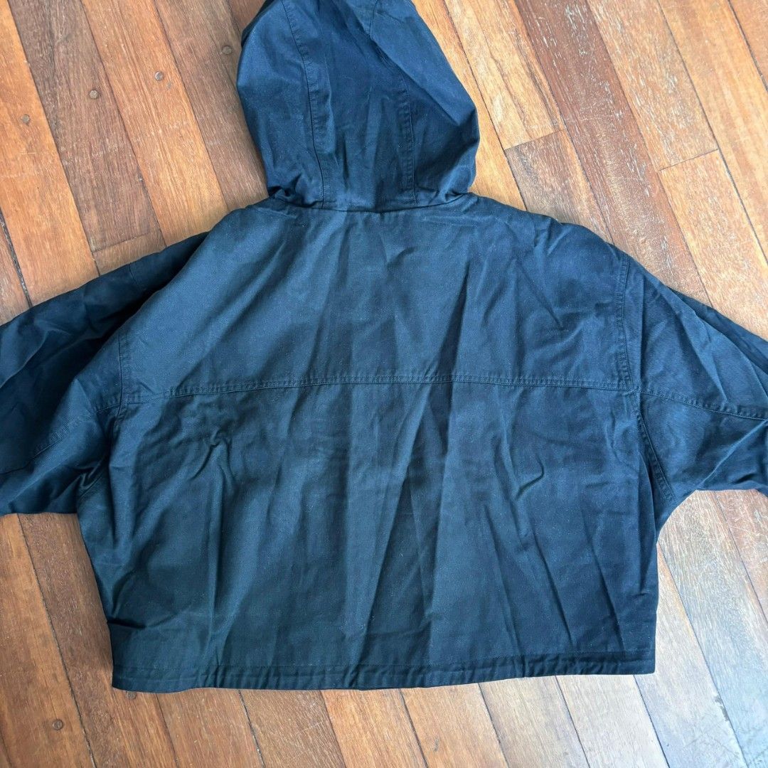 Gap original black parka (Category: Coats, Jackets and Outerwear) located in Kota Kinabalu. Submitted by shuen_01 (Listing ID 1447961474, Image 2). Description: Brand new with tag.