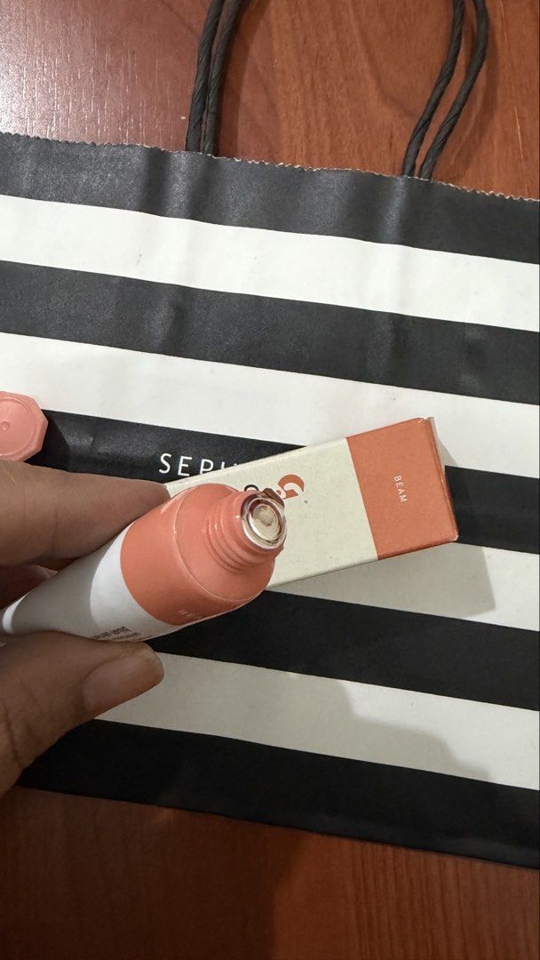 Glossier Cloud Paint Cheek Color in Beam (Category: Makeup) located in Pasig City. Submitted by anon.smt (Listing ID 1447970848, Image 3). Description: - Glossier Cloud Paint - Shade: Beam - Seamless cheek color blush - Sizes: 30ml / 0.33 fl oz - Comes with original box - Perfect for a natural, healthy flush Rfs: extra tube, bought in the US.