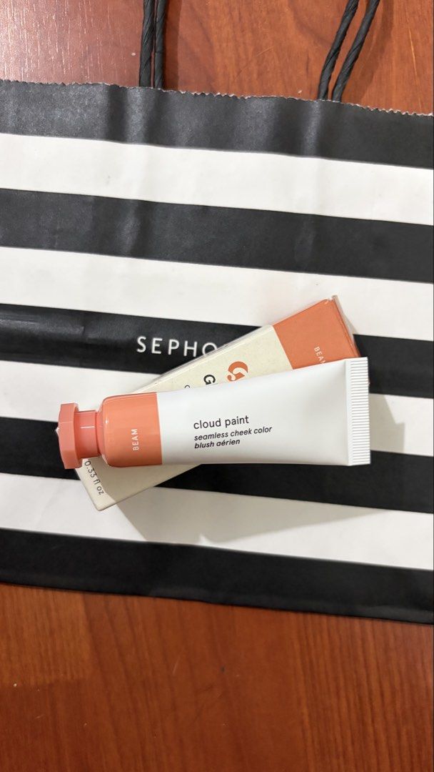 Glossier Cloud Paint Cheek Color in Beam (Category: Makeup) located in Pasig City. Submitted by anon.smt (Listing ID 1447970848, Image 2). Description: - Glossier Cloud Paint - Shade: Beam - Seamless cheek color blush - Sizes: 30ml / 0.33 fl oz - Comes with original box - Perfect for a natural, healthy flush Rfs: extra tube, bought in the US.