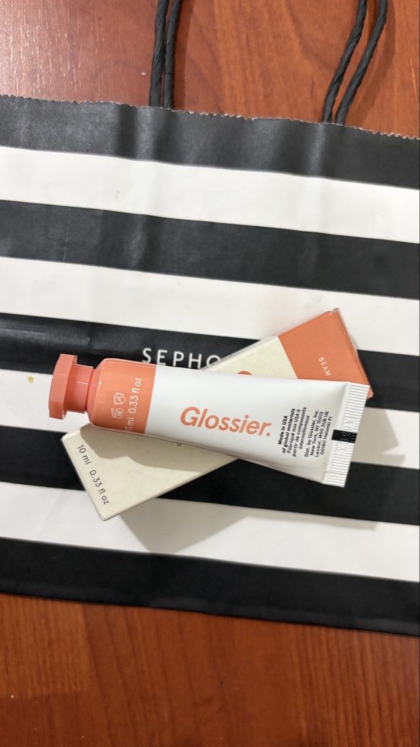 Glossier Cloud Paint Cheek Color in Beam (Category: Makeup) located in Pasig City. Submitted by anon.smt (Listing ID 1447970848, Image 1). Description: - Glossier Cloud Paint - Shade: Beam - Seamless cheek color blush - Sizes: 30ml / 0.33 fl oz - Comes with original box - Perfect for a natural, healthy flush Rfs: extra tube, bought in the US.