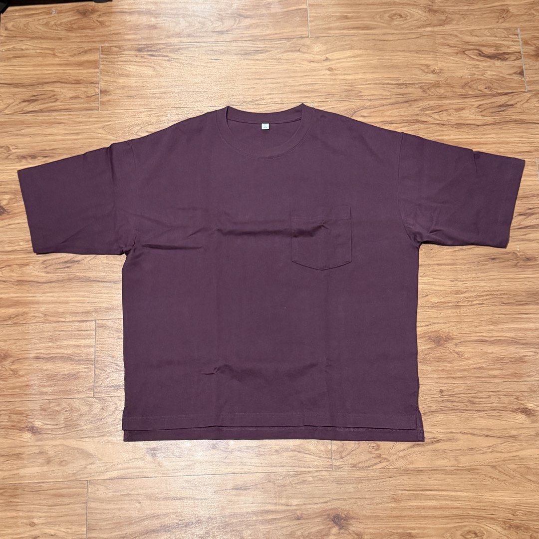 GU Oversized Pocket T-shirt (Category: Tshirts & Polo Shirts ) located in Porac. Submitted by Mucakes (Listing ID 1447994254, Image 1). Description: - Never used it Rfs: Too big for me Refer to the last photo for the sizing guide (Note that this is size large) Please note that the color may vary slightly due to room lighting. However, the item’s actual color is in excellent condition. (Ask me more photos if interested).