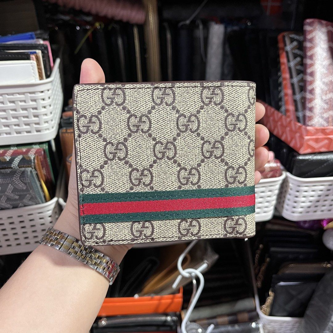 gucci mens wallet brown (Category: Wallets & Card holders) located in Manila. Submitted by lizzy.cloud (Listing ID 1447997195, Image 3). Description: .