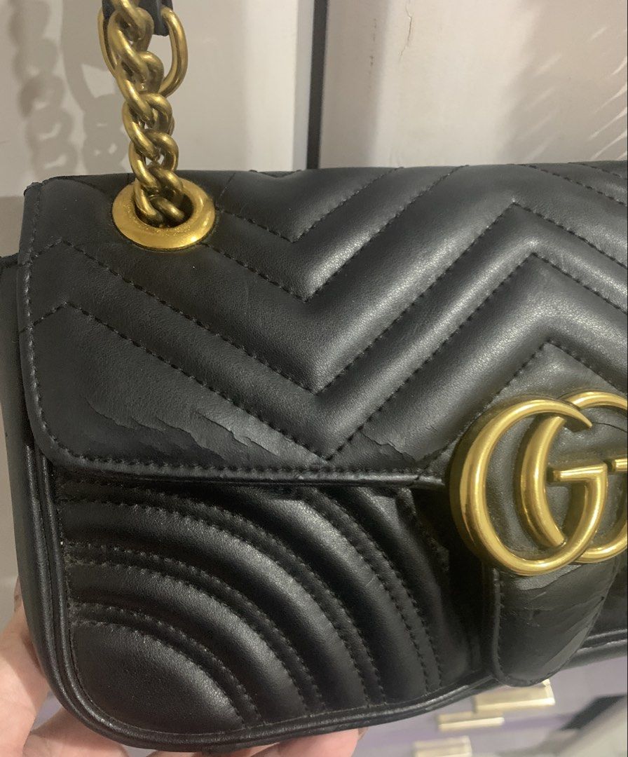 Gucci Small Marmont Shoulder Bag - Black (Kategori: Tas & Dompet Wanita) berada di Jakarta Pusat. Dikirim oleh preloved_hokki (ID iklan 1447961139, Gambar 3). Deskripsi: • Thrift • ad crack di beberapa bagian. Bisa cek detail gambar • tidak ada noser • ukuran 25x15x7,5CM.