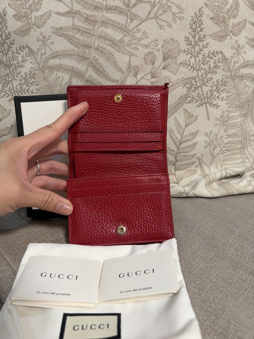 Gucci wallet (Category: Luxury Bags & Wallets) located in Las Pinas. Submitted by lovedmnl (Listing ID 1448006080, Image 2). Description: .
