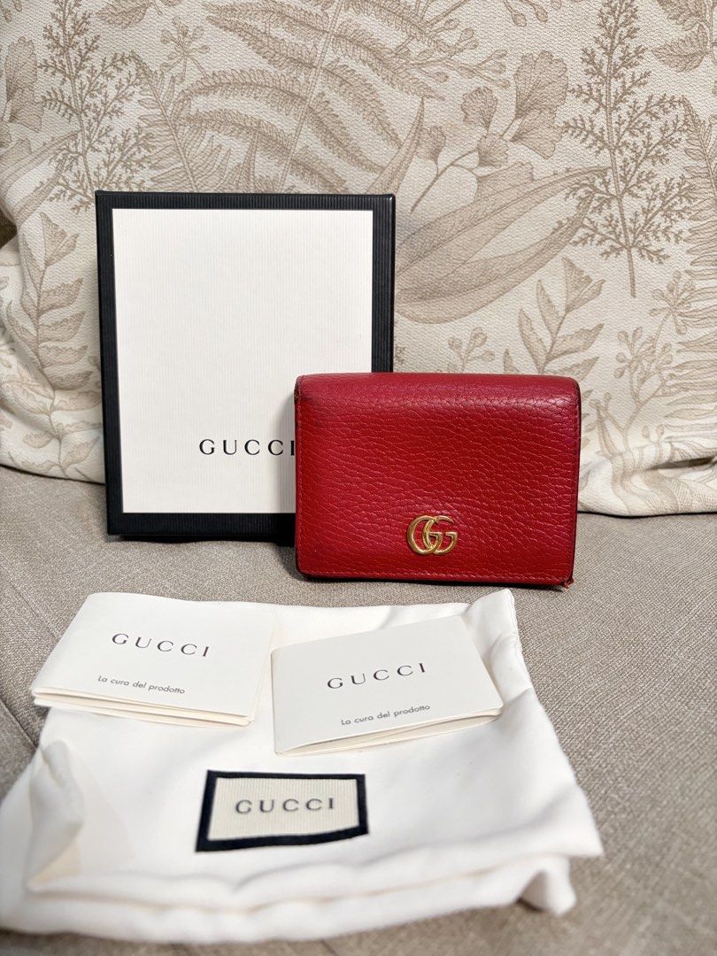 Gucci wallet (Category: Luxury Bags & Wallets) located in Las Pinas. Submitted by lovedmnl (Listing ID 1448006080, Image 1). Description: .