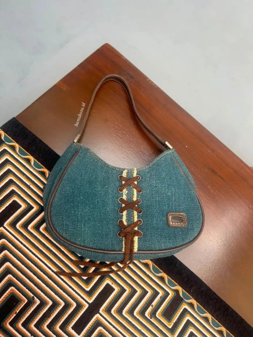 Guess denim mini (Kategori: Tas & Dompet) berada di Bogor. Dikirim oleh banakota.id (ID iklan 1447929484, Gambar 1). Deskripsi: chat for detail visit my IG : banakota.id.