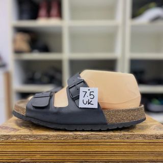 (Category: ) located in . Submitted by sneakers.too (Listing ID 1448075064, Image 1). Description: .