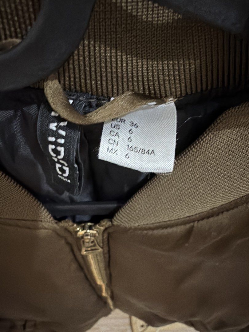 H&M Quilted Bomber Jacket Olive Green (Category: Coats, Jackets and Outerwear) located in Paranaque City. Submitted by soduhwhatever (Listing ID 1448053558, Image 3). Description: - H&M Olive Green Bomber Jacket - Features quilted sleeves and a smooth body - Zip-up front with convenient pockets - Ribbed cuffs and hem for a snug fit - Ideal for layering over outfits.
