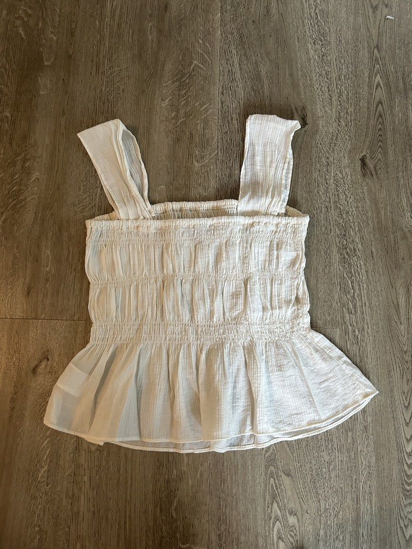 H&M White Smocked Square Neck Tank Top (Category: Sleeveless) located in Makati City. Submitted by ellabernaro_ (Listing ID 1447971311, Image 2). Description: - White smocked tank top from H&M - Features a square neckline - Flattering peplum hem - Made from lightweight and airy fabric - Slightly see through - Versatile for casual or dressed-up looks.