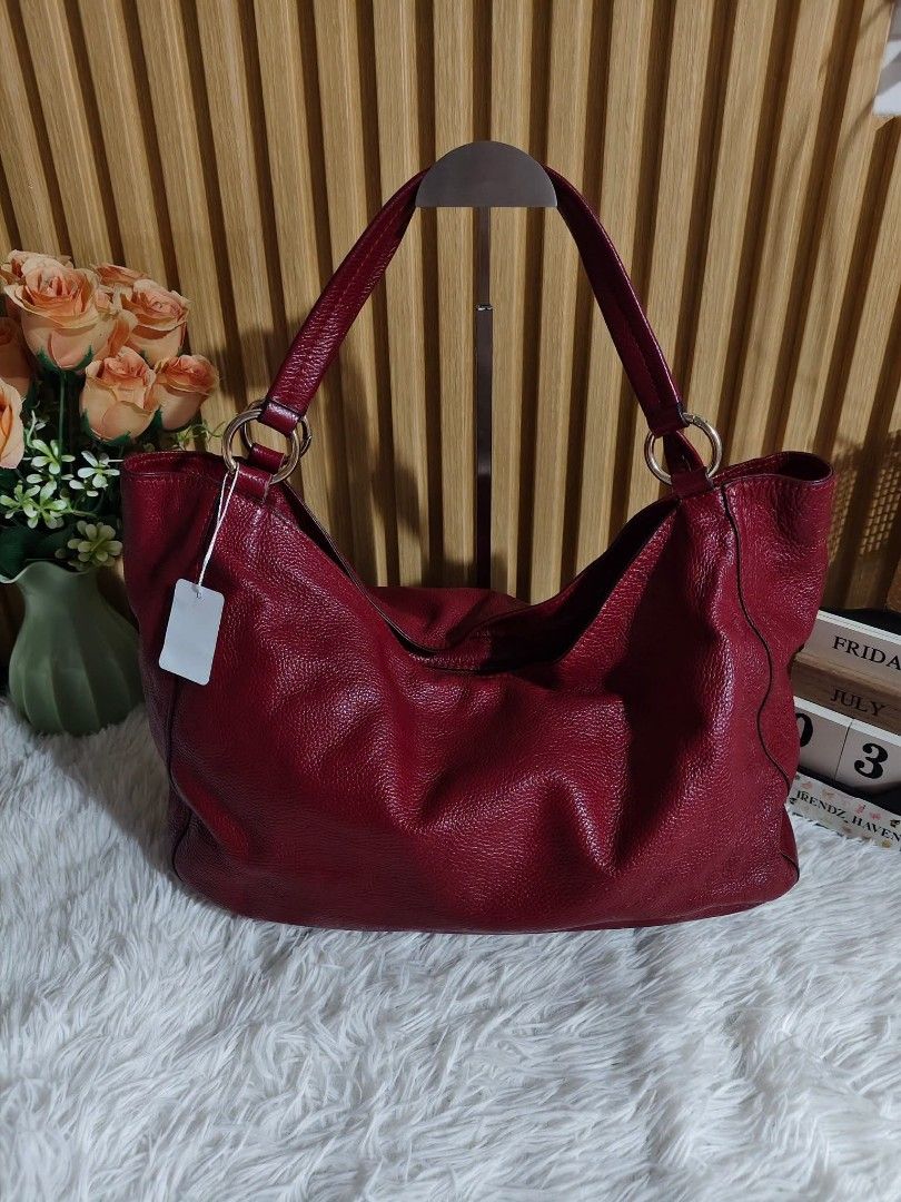 Hobo Tote Bag （分類：單肩包）位於 Hong Kong。 由 ladyblack02 提交（商品編號 1447976905，圖片 1）。簡介： HOBO TOTE BAG LARGE Size no flaws no damage 。