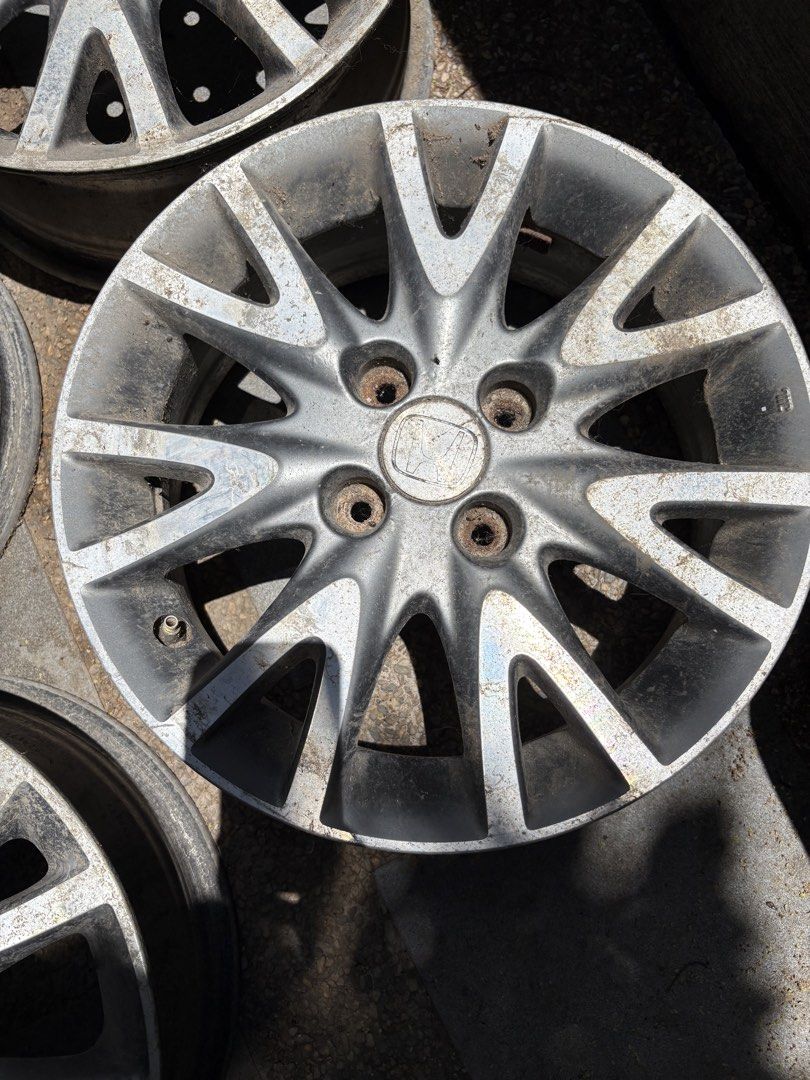 Honda Rim (Category: Mags and Tires) located in Muntinlupa City. Submitted by koi_143 (Listing ID 1447913391, Image 2). Description: 4 pcs of Honda Rim size 15 4 holes .