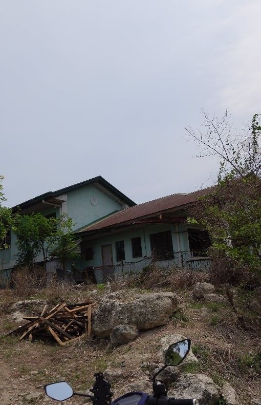 HOUSE AND LOT CALATAGAN BATANGAS (Category: House & Lot) located in Santa Rosa. Submitted by angelooww (Listing ID 1448021431, Image 3). Description: HOUSE AND LOT FOR SALE Selling Price: ₱4,500,000 📍 Location: Barangay 4, Calatagan, Batangas Prime Location Conveniently situated directly in front of the Calatagan Public Market, Bus Terminals going to Manila/Tagaytay/CALABARZON and just minutes away from some of Calatagan's well-known beach desti