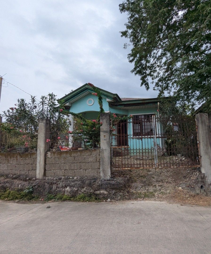 HOUSE AND LOT CALATAGAN BATANGAS (Category: House & Lot) located in Santa Rosa. Submitted by angelooww (Listing ID 1448021431, Image 2). Description: HOUSE AND LOT FOR SALE Selling Price: ₱4,500,000 📍 Location: Barangay 4, Calatagan, Batangas Prime Location Conveniently situated directly in front of the Calatagan Public Market, Bus Terminals going to Manila/Tagaytay/CALABARZON and just minutes away from some of Calatagan's well-known beach desti