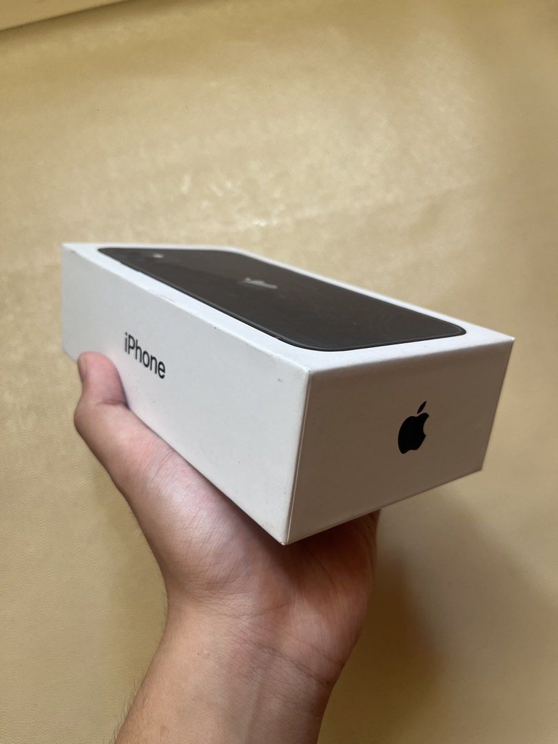 iphone 11 box only (Category: iPhone 11 Series) located in Manila. Submitted by duza3413609745 (Listing ID 1447959197, Image 2). Description: baka may naghahanap sa inyo iphone 11 box presyuhan niyo nalang.